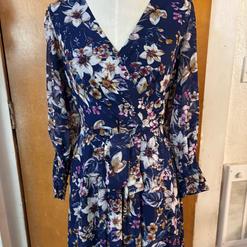 Eliza J stunning dress romantic floral. Size 10! - Picture 6 of 8